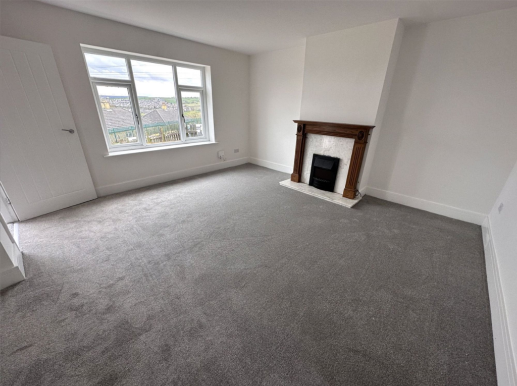 Whinfield Drive, Keighley, BD22 photo 3