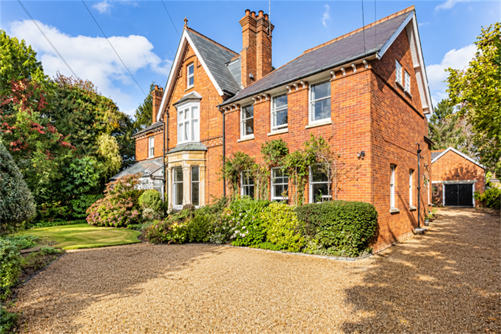 3-bed flat on Derby Road, Reading, £550,000
