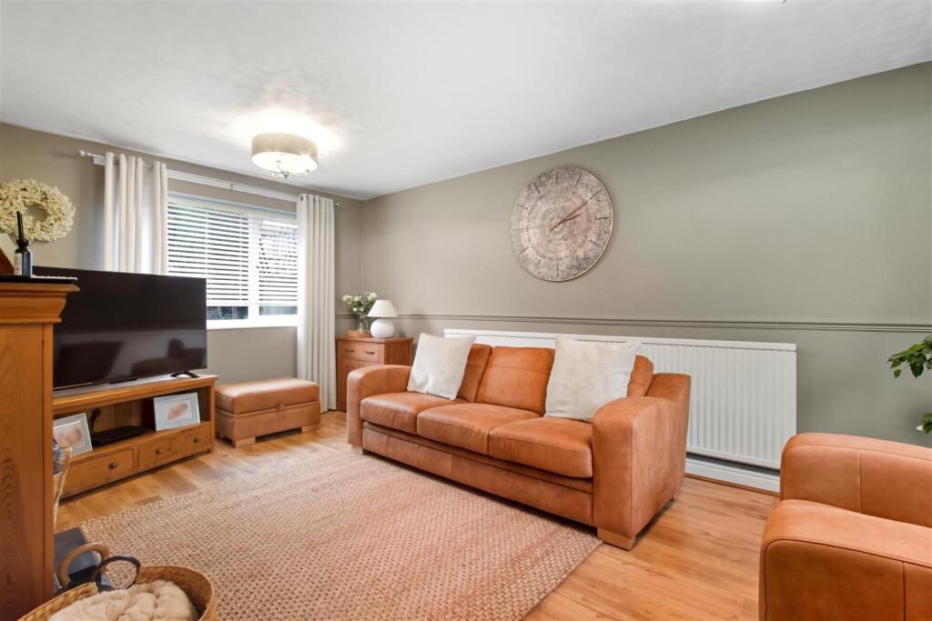 Bamford Avenue, North Wingfield, Chesterfield photo 2