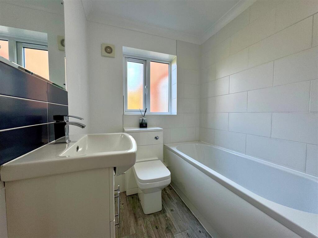 Apartment in Whiteley, Burridge - More