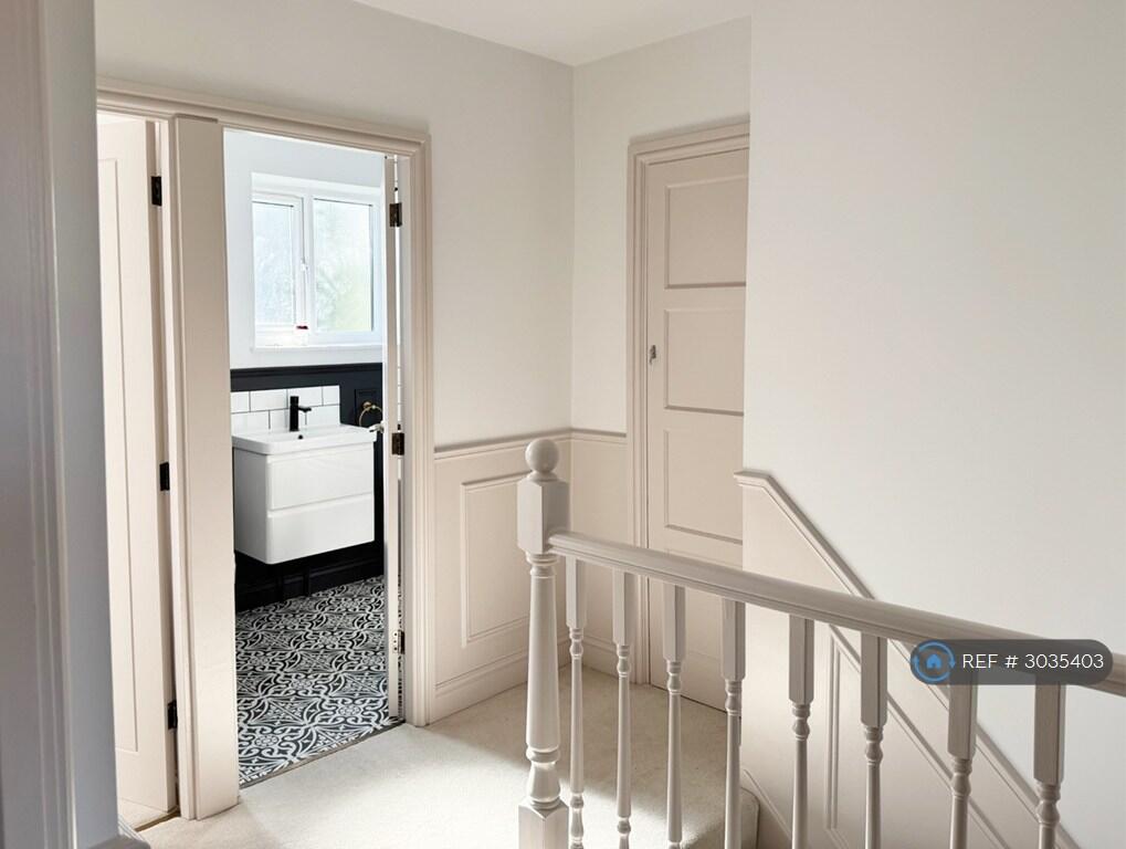 House in Bromley - View 5
