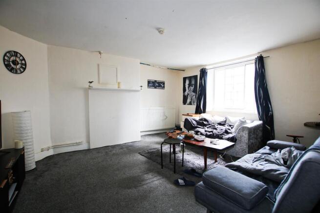 Living area 2.jpg