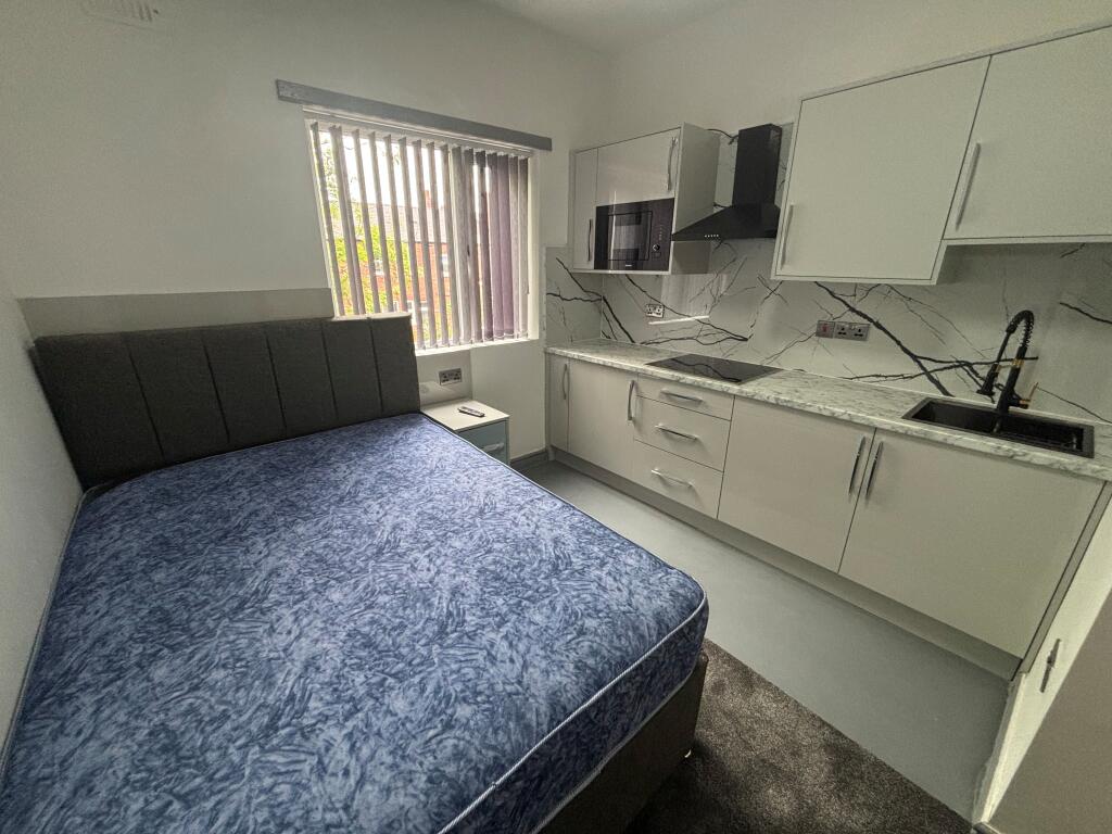 Main image of property: Kennerley Road SK2