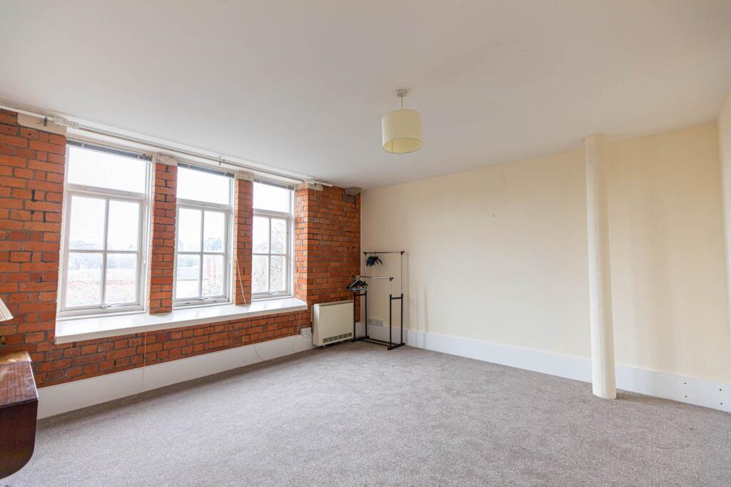 Apartment in Gloucester - More