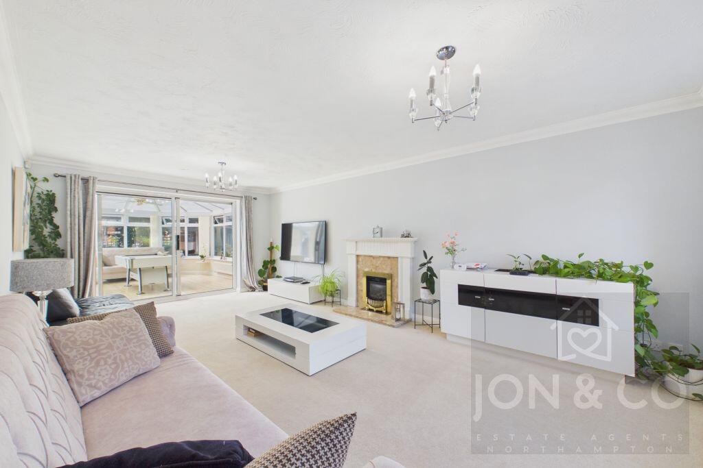 House in Northampton, West Northamptonshire - View 2