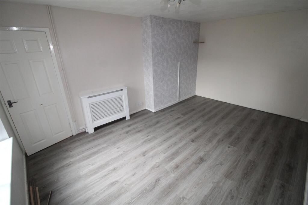House in Luton - View 2
