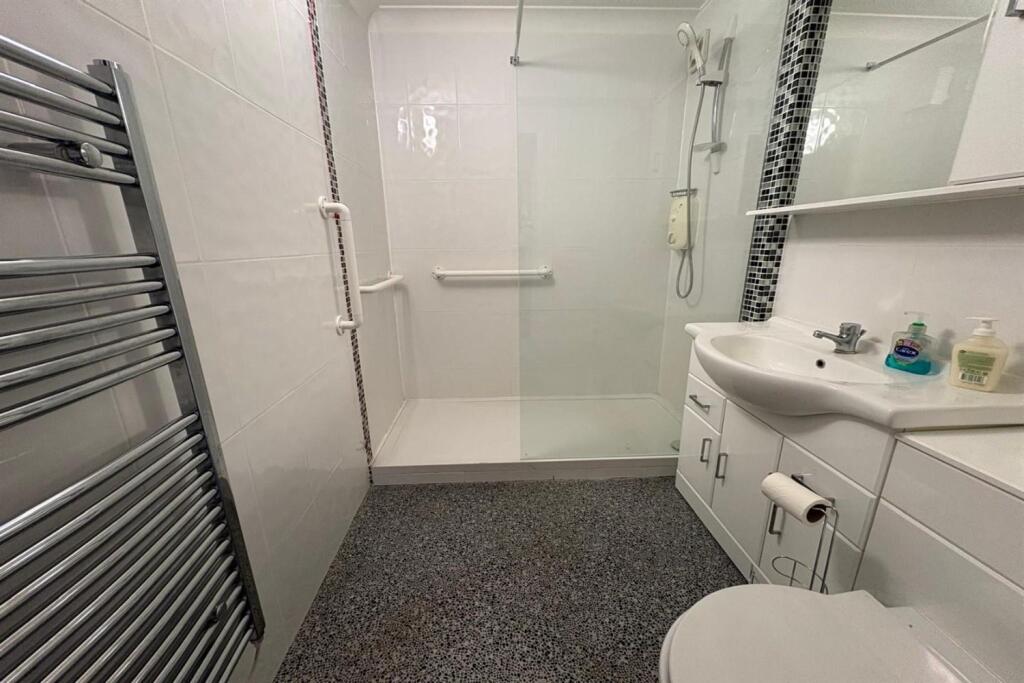 Apartment in St Albans - View 4
