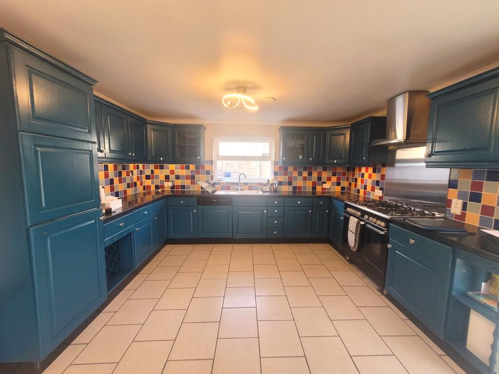 House in Slough - View 2