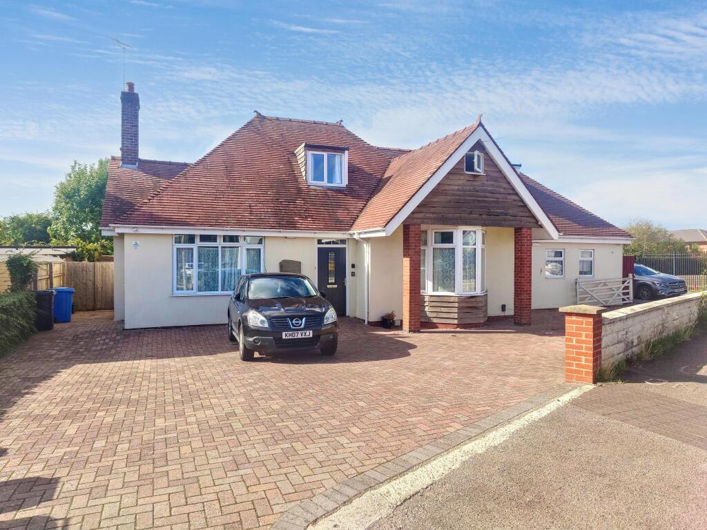 Main image of property: 84 Bristol Road, Quedgeley, Gloucester, Gloucestershire, GL2