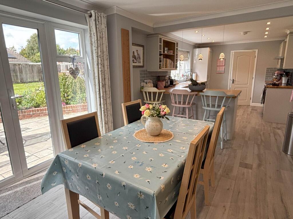 Ailesbury Way, Burbage, Marlborough, SN8 3TD photo 3