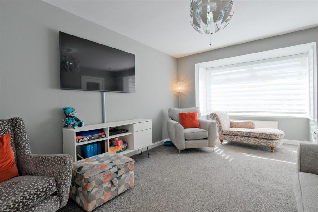Spruce Avenue, Hamilton - View 2