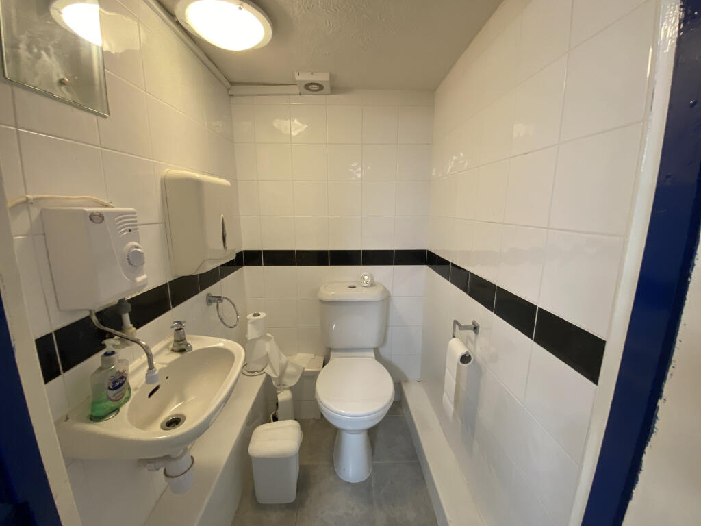 House in Torquay, Torbay - More