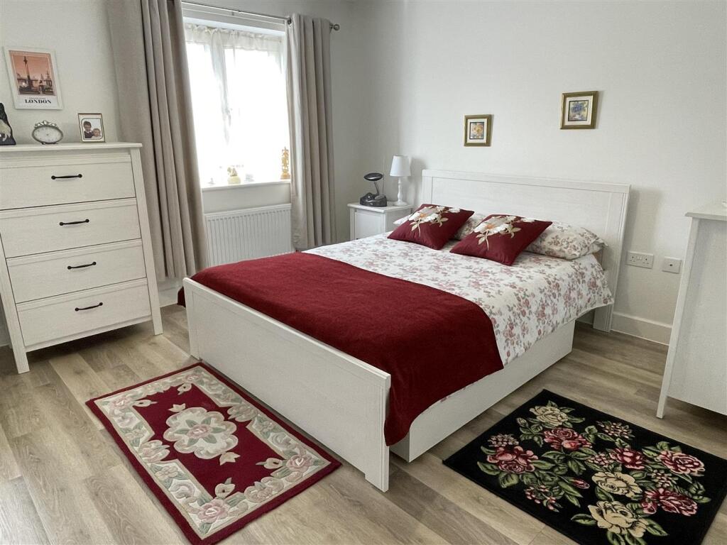 House in Gloucester - View 5