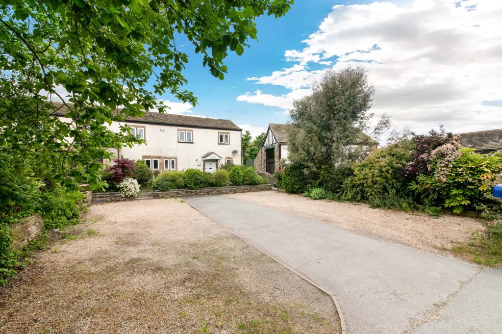 3-bed house on The Mistle, Denby Dale Road, Bretton, WF4, £440,000