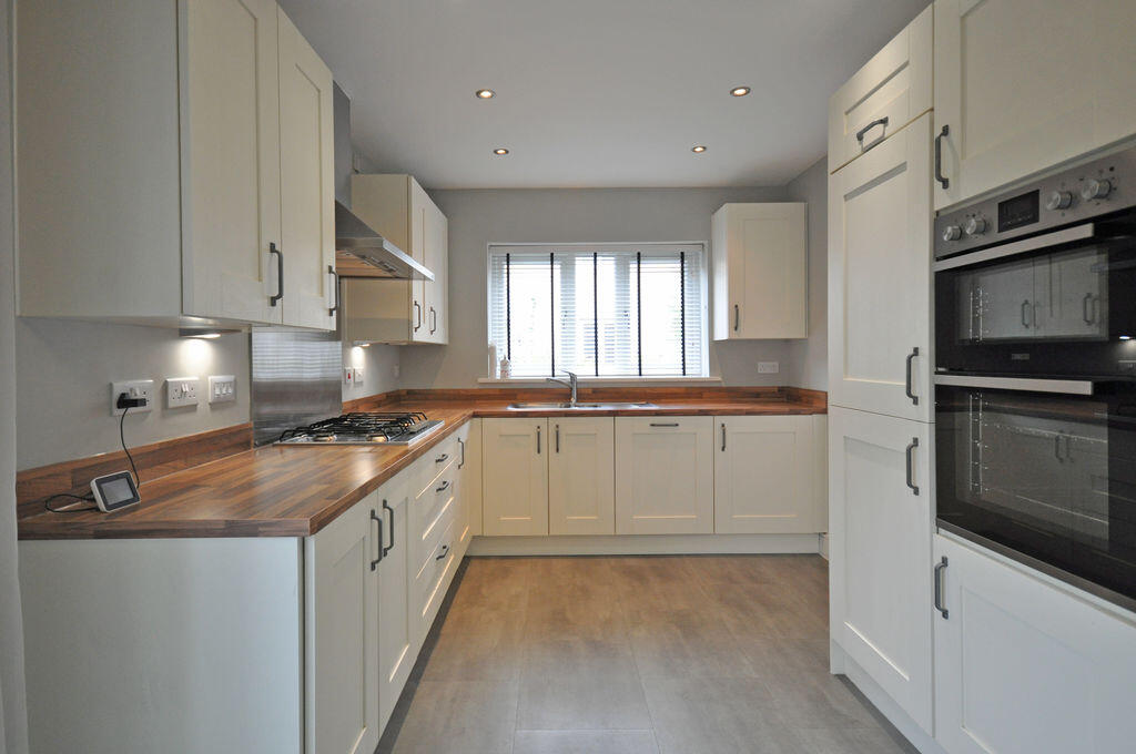 House in Newport - View 5