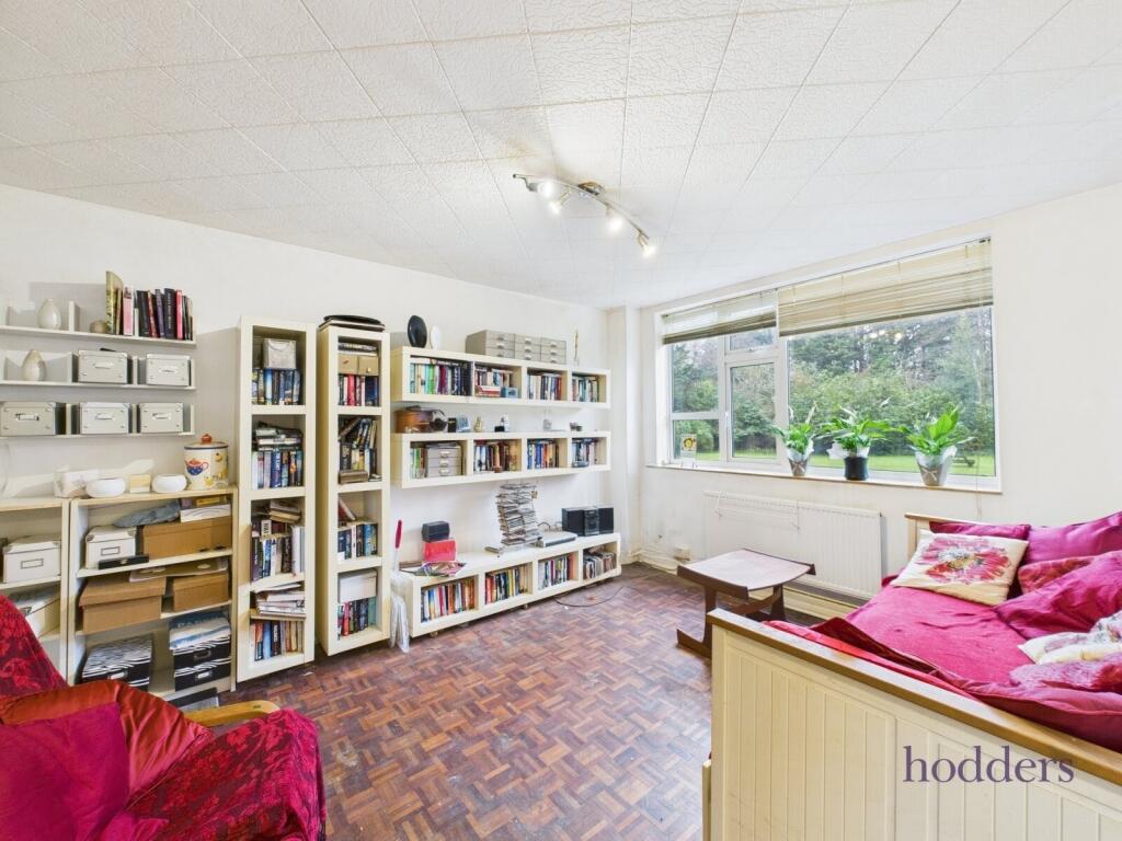 Addlestone, Surrey, KT15 photo 2