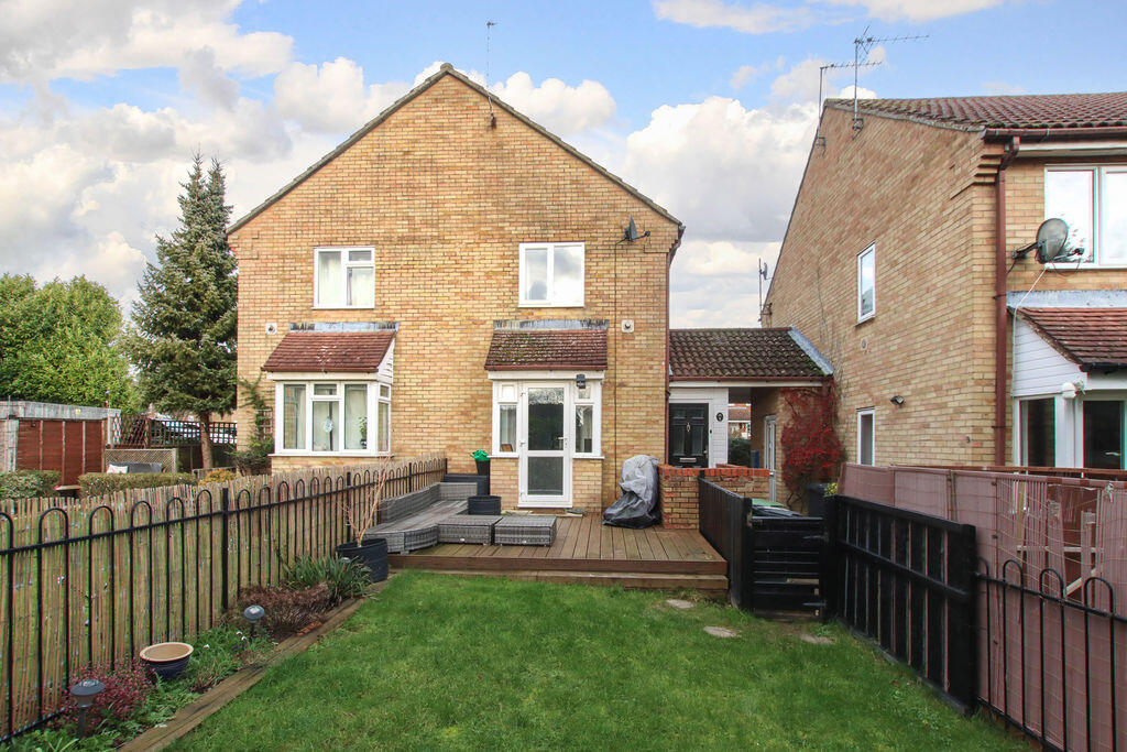 Main image of property: The Lawns, Hemel Hempstead
