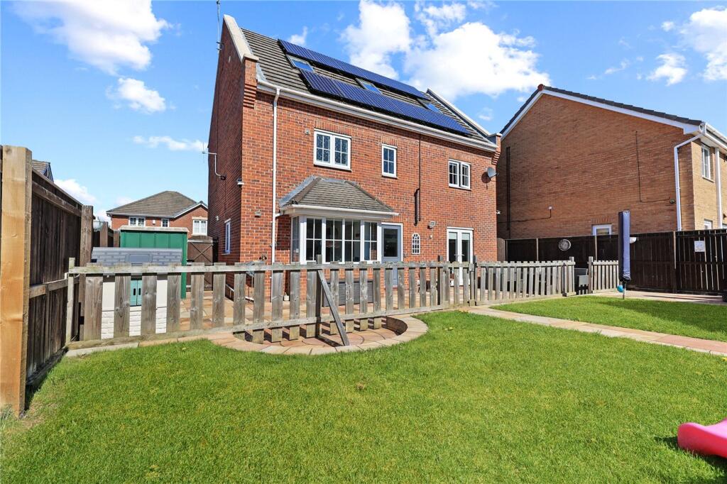 House in Middlesbrough, Lingfield Park, Coulby Newham - View 3