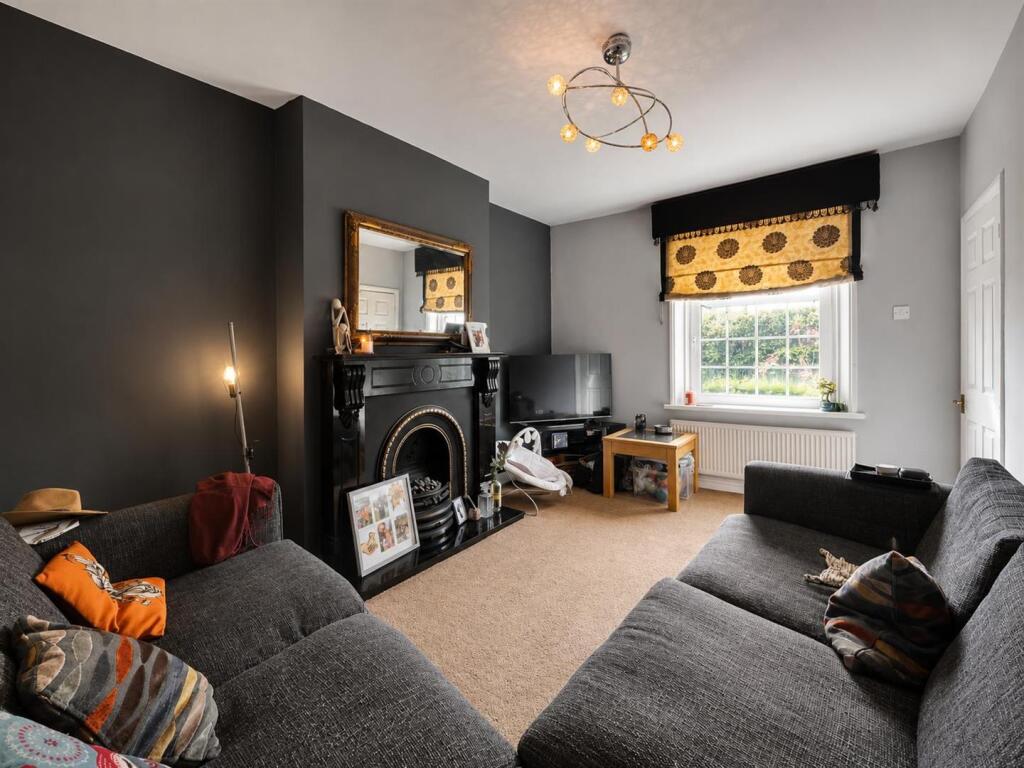 House in Halifax - View 4