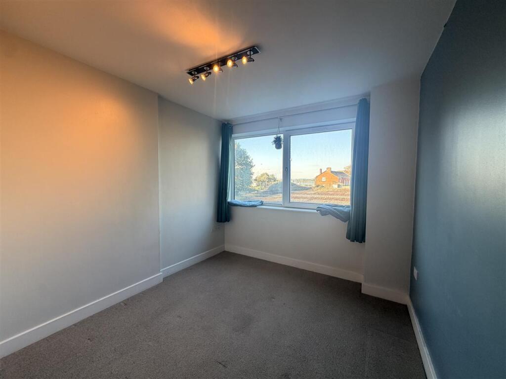 Apartment in Southampton - View 4