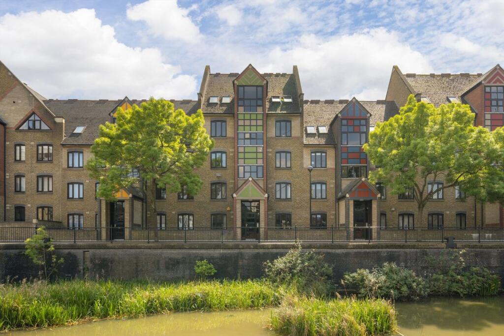 Main image of property: Discovery Walk, Wapping