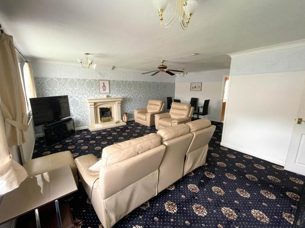 56 Birchwood, Chadderton, Oldham OL9 9UJ photo 3