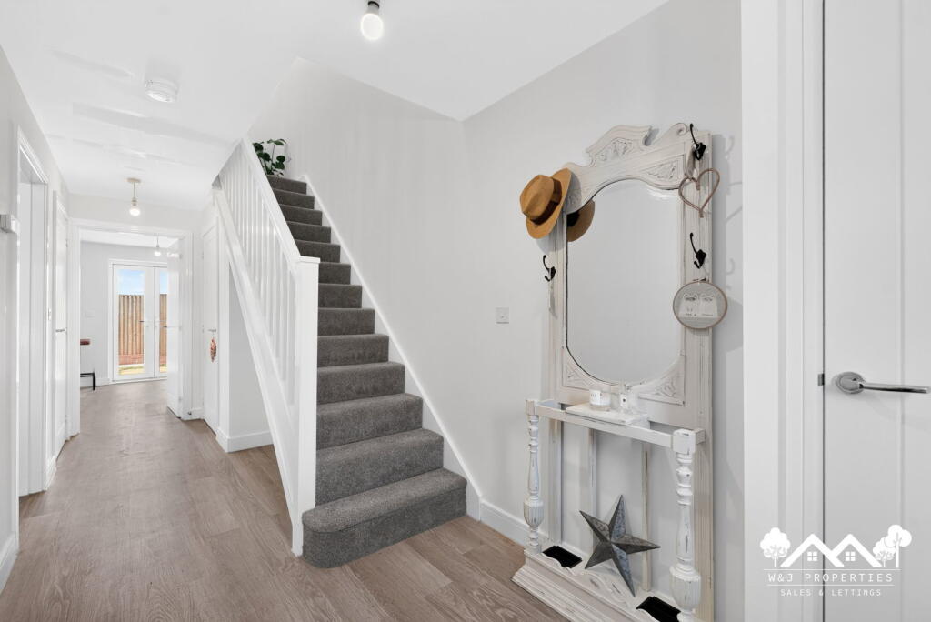White Clover Avenue, Feniscowles, Blackburn, BB2 5PE photo 2