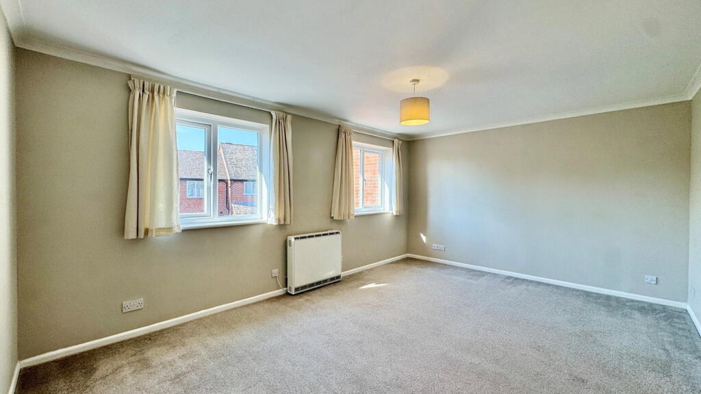 Crawford Place, Newbury, RG14 1XQ photo 4