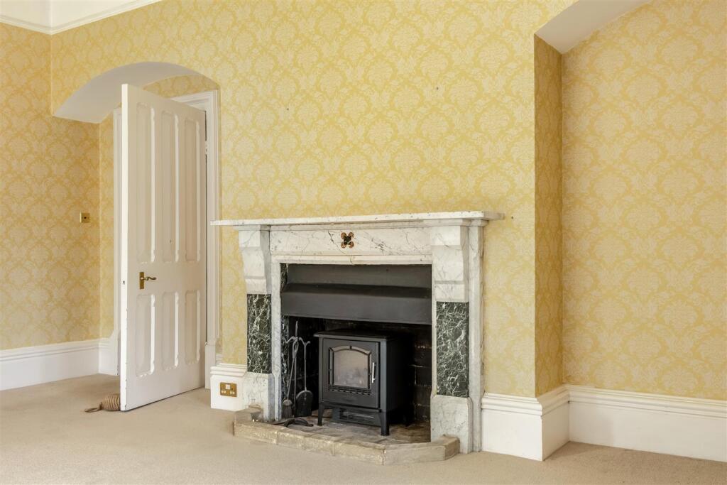 Apartment in Gloucester - View 5