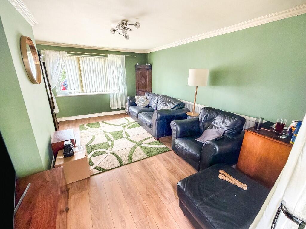 Laburnum Avenue, B37 photo 4