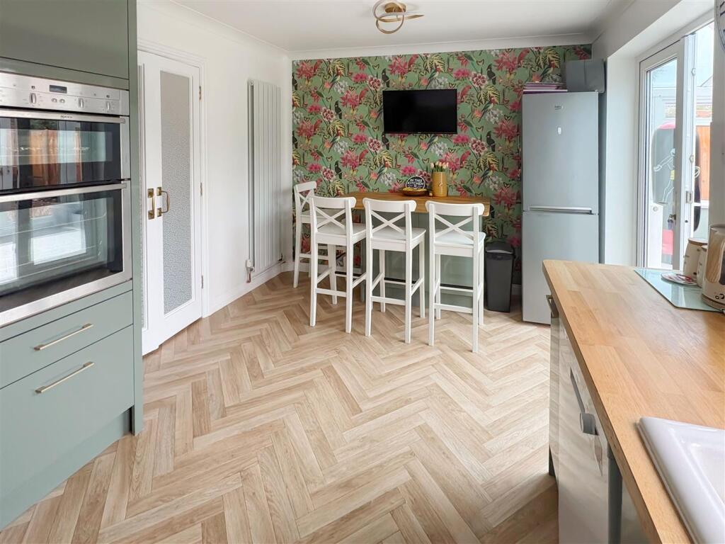House in Arun, Rustington - More
