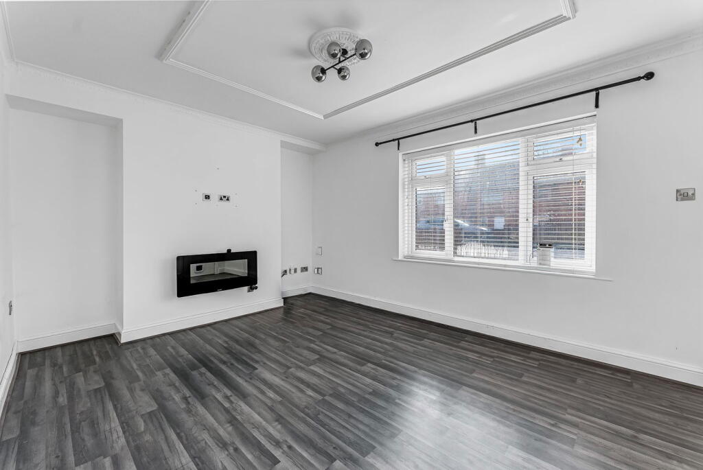 Southwold Drive, Nottingham, NG8 1PD - View 3