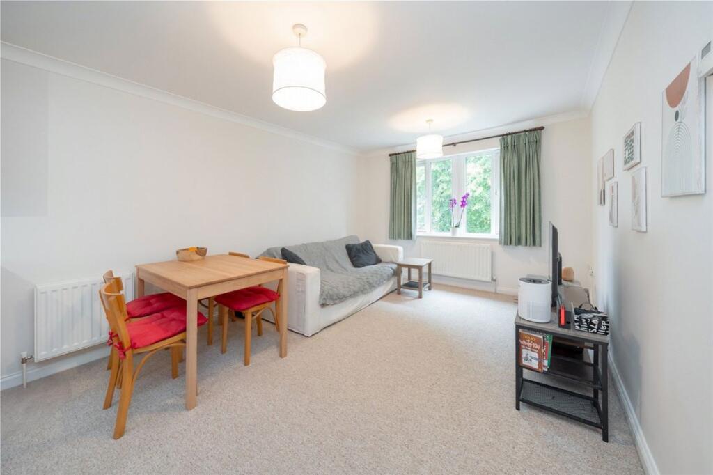 Apartment in London - View 2