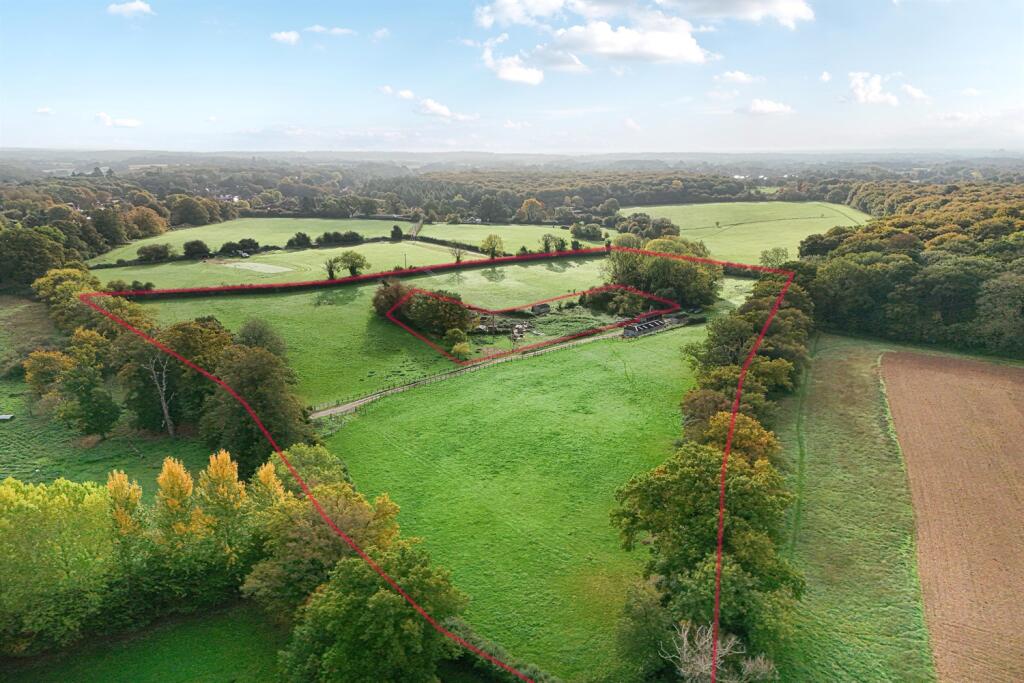 Main image of property: Wyfold Stables, Wyfold Lane, Rotherfield Peppard, Henley-On-Thames RG4