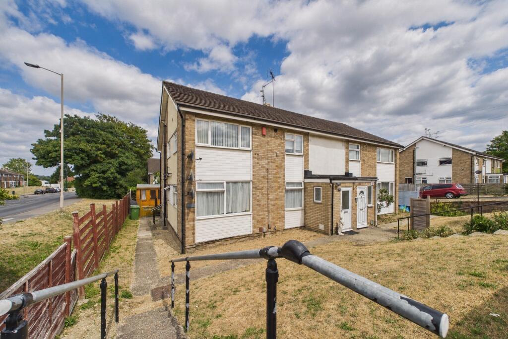 Main image of property: Links Drive, Tilehurst, Reading, Berkshire, RG30