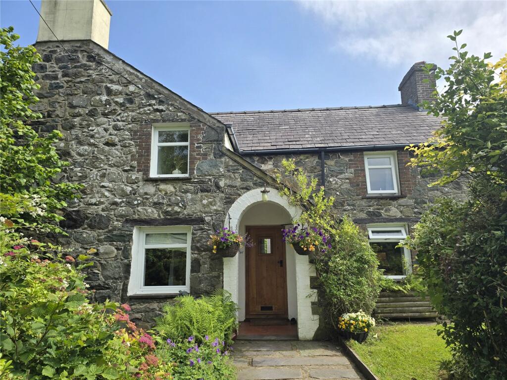 Main image of property: Groeslon, Caernarfon, Gwynedd, LL54