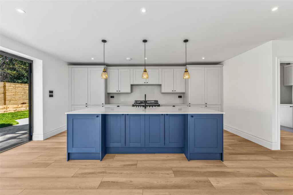 House in Walton-on-Thames, Surrey - View 4