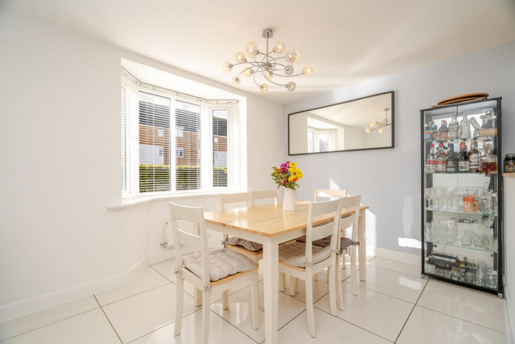 House in Milton Keynes, Broughton Gate, Broughton and Milton Keynes - More
