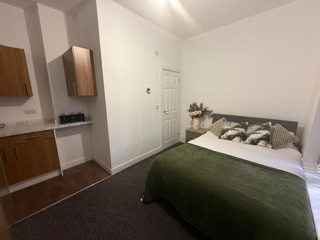 Main image of property: *En-Suite Room* Woodhouse Road, Mansfield