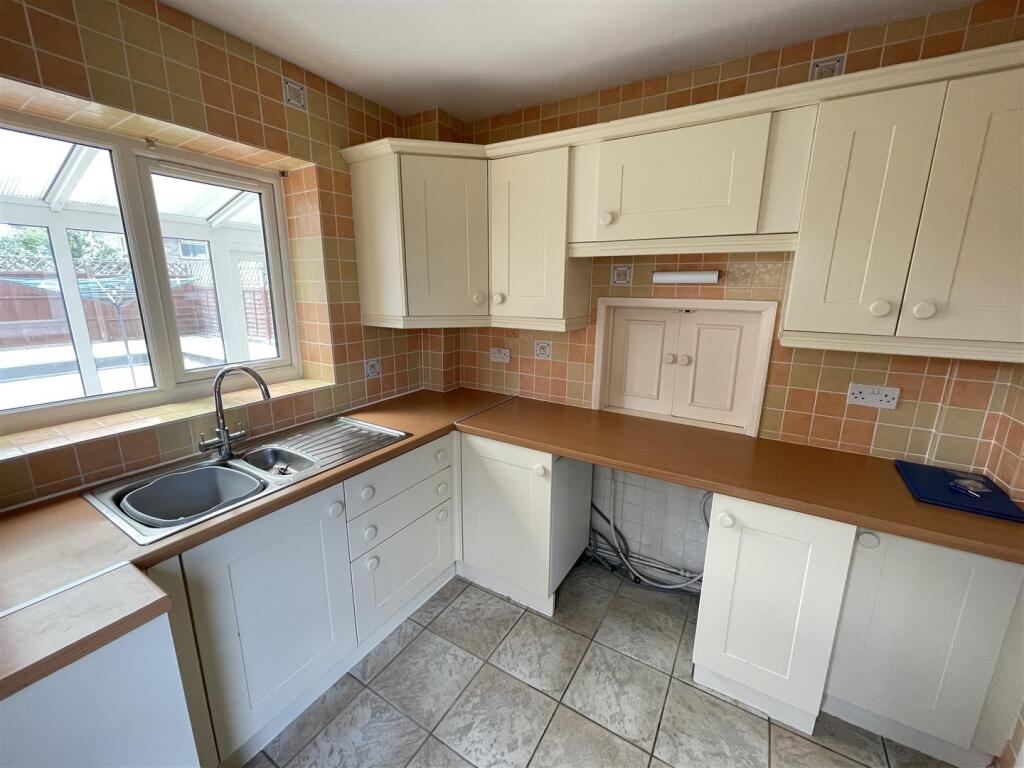 Twynham Close, Downton photo 4