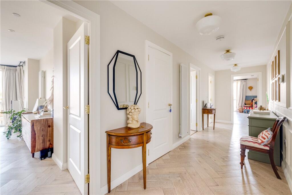 Apartment in London - View 5