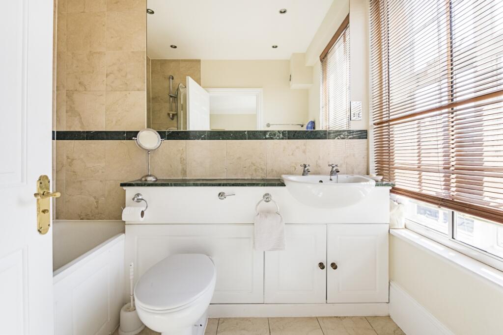 Apartment in London - More