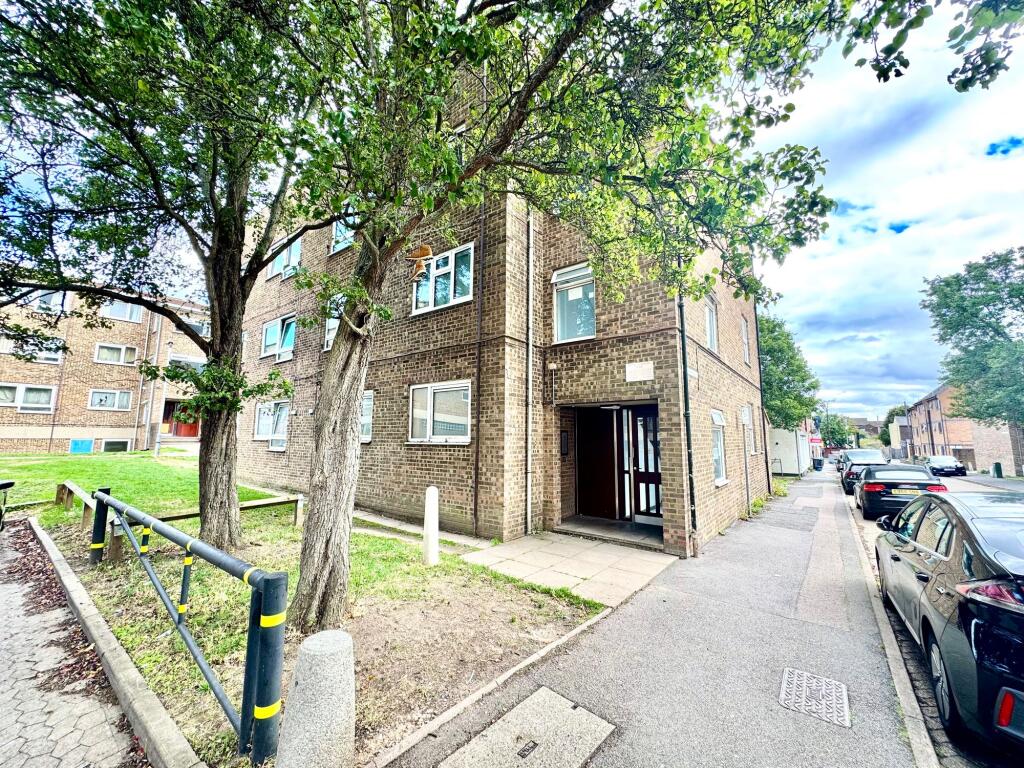 2-bed flat on Elizabeth Street, Luton, LU1, £160,000