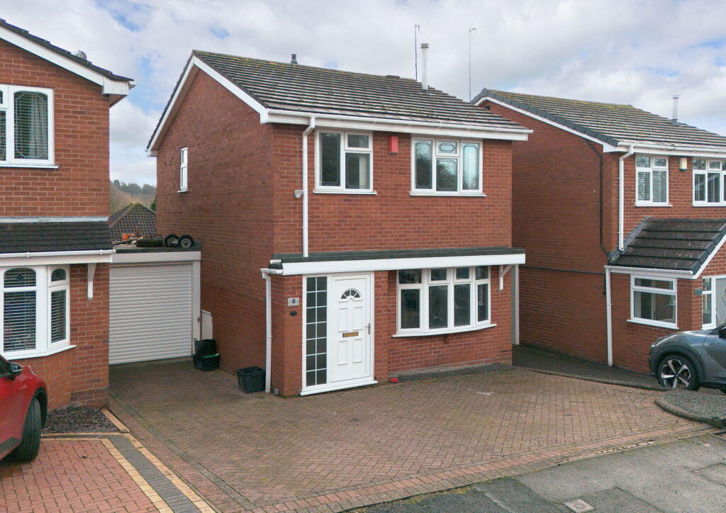 3-bed detached on Windsor Close, Dudley, DY3 2RW, £287,500