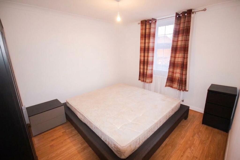 Whitehall Road, Uxbridge, UB8 - More