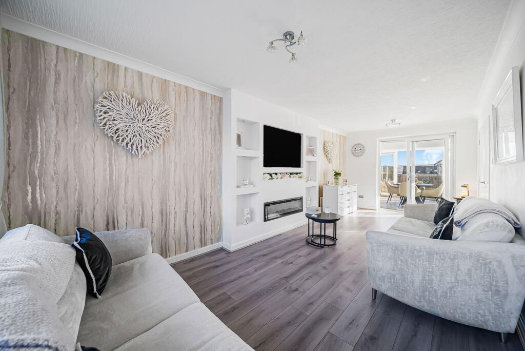 House in Burnley, Harle Syke, Briercliffe - View 2