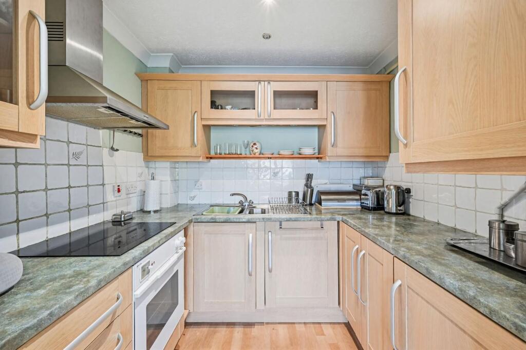 House in Reigate and Banstead, Walton On The Hill - View 3