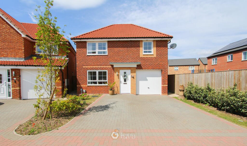 4-bed detached on Valerian Close, New Rossington, Doncaster, DN11, £280,000