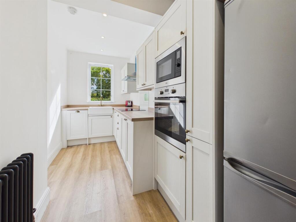 House in Gloucester - View 5