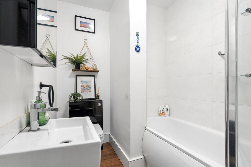 Apartment in Teddington, Strawberry Hill - View 5